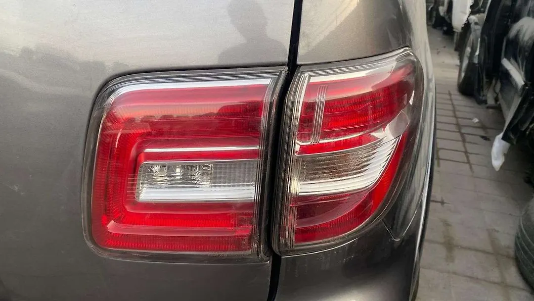 Tail Light (RH) - 2019 Nissan Armada