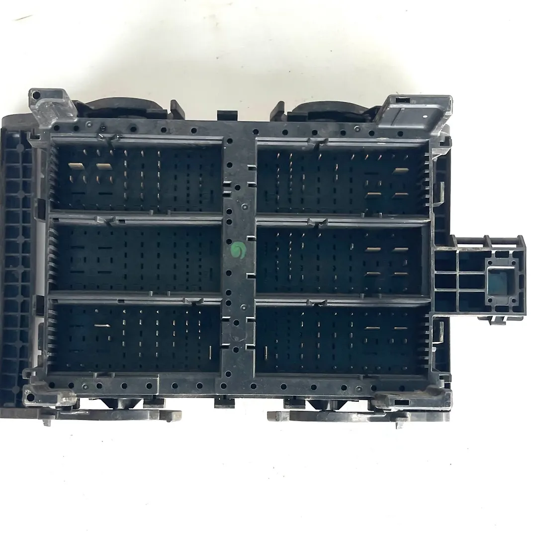 Fuse box - 2015 Cadillac Escalade ESV LUXURY