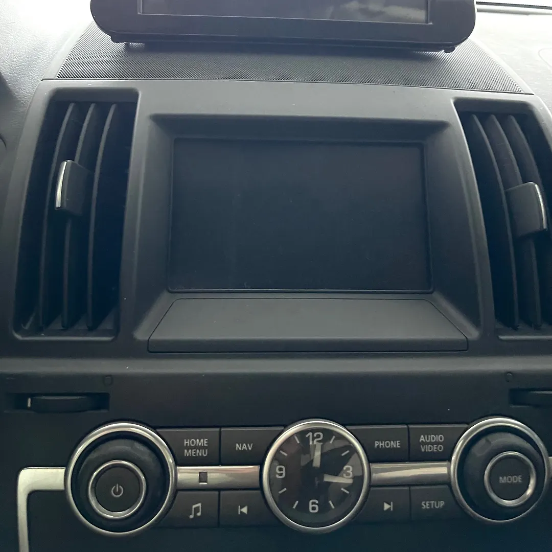 Info-gps-tv screen - 2014 Land Rover LR2