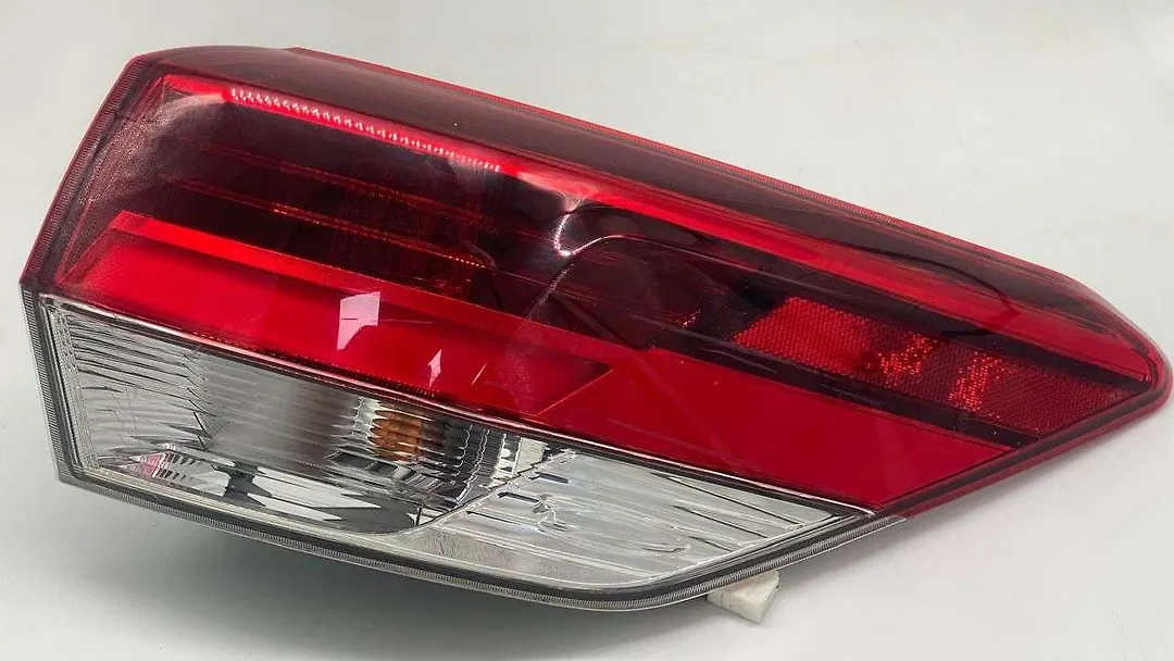 Tail Light (RH) - 2018 Toyota Highlander SE