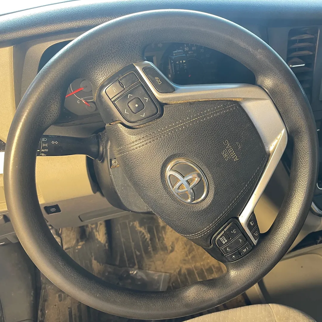 Steering wheel - 2017 Toyota Sienna LE