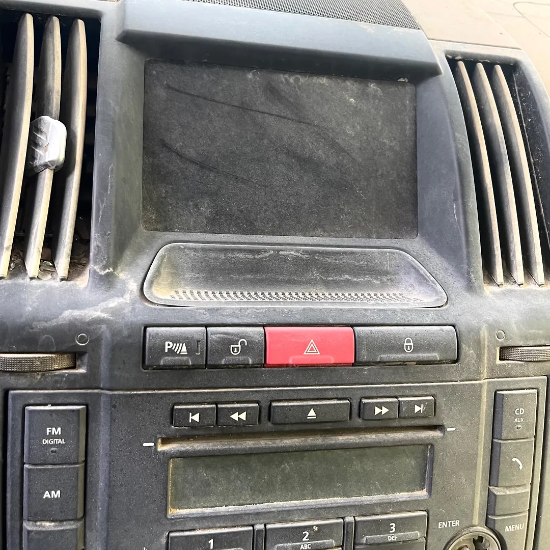Info-gps-tv screen - 2011 Land Rover LR2