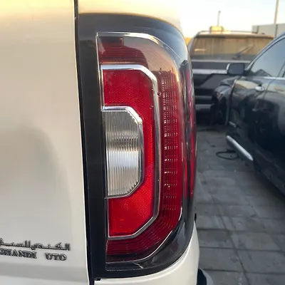 Tail Light (RH) - 2016 GMC Sierra