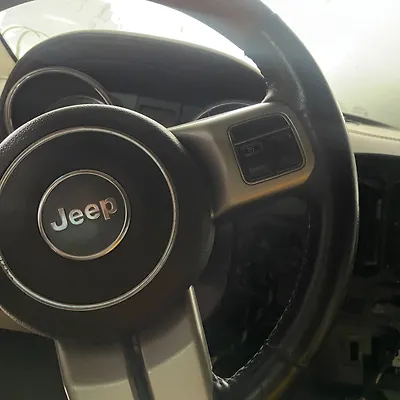 Steering wheel - 2012 Jeep GRAND CHEROKEE