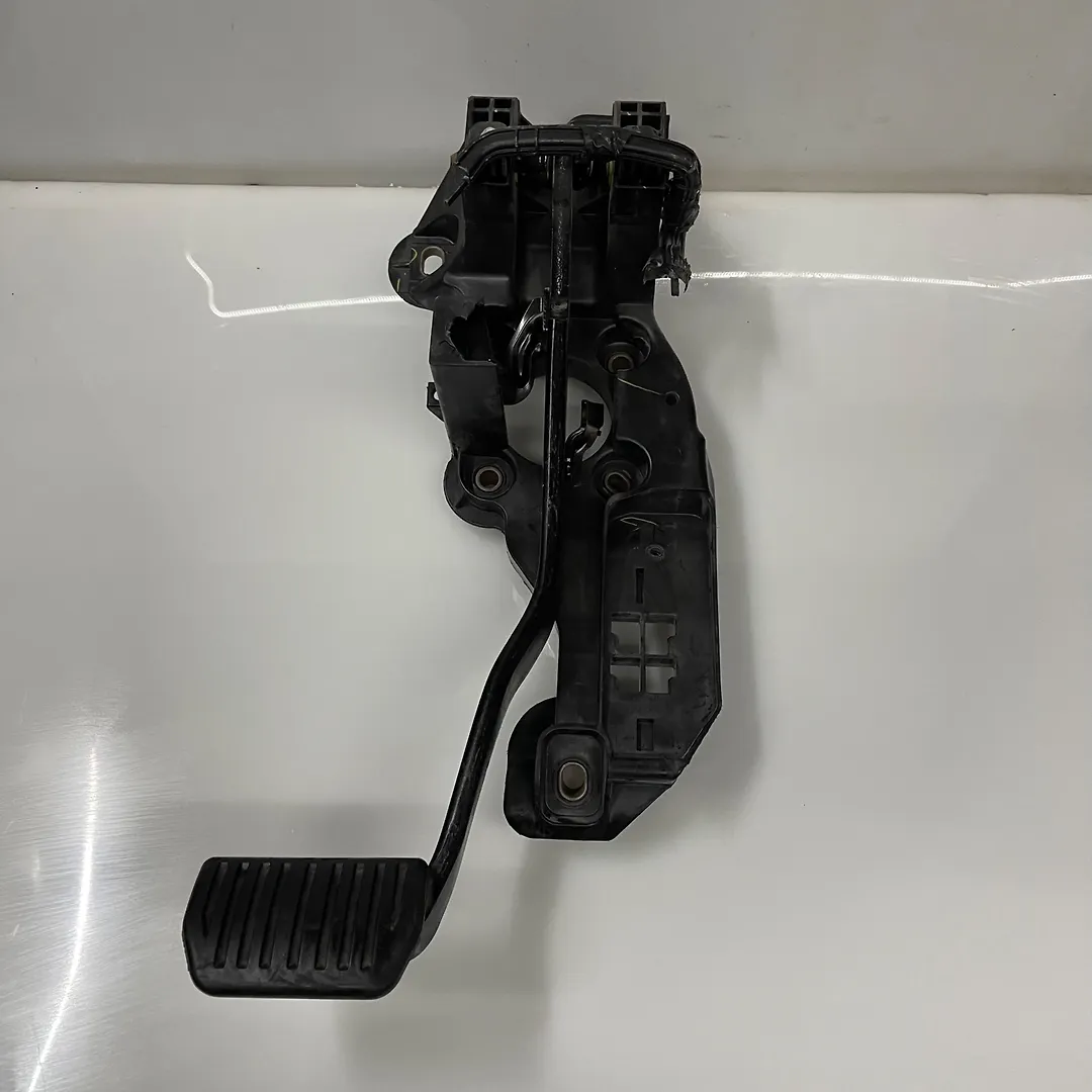 Pedal brake/clutch - 2016 Ford Edge SE
