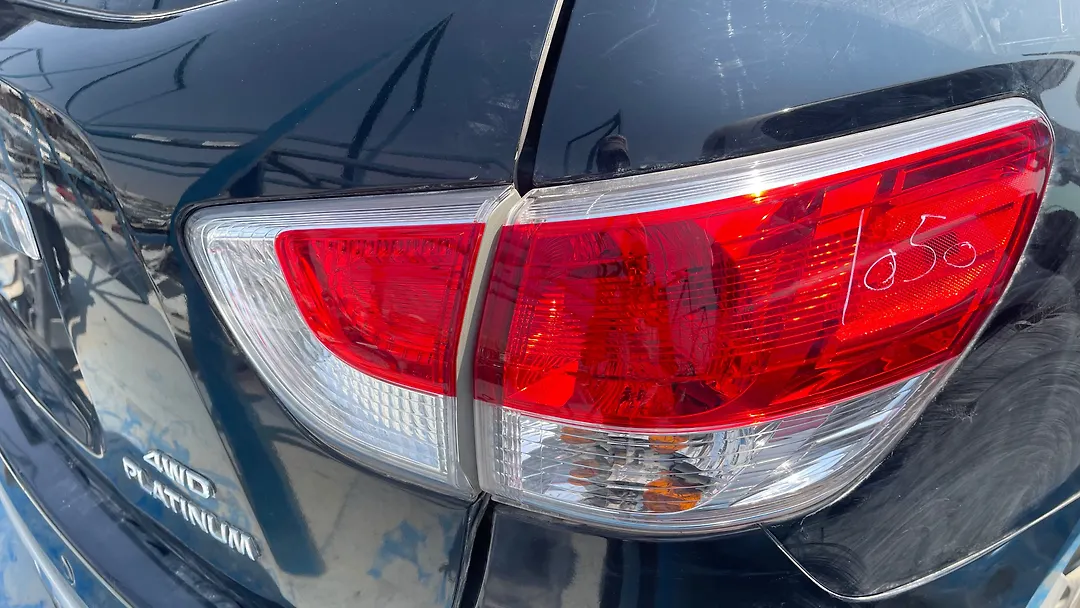 Tail Light (RH) - 2013 Nissan Pathfinder