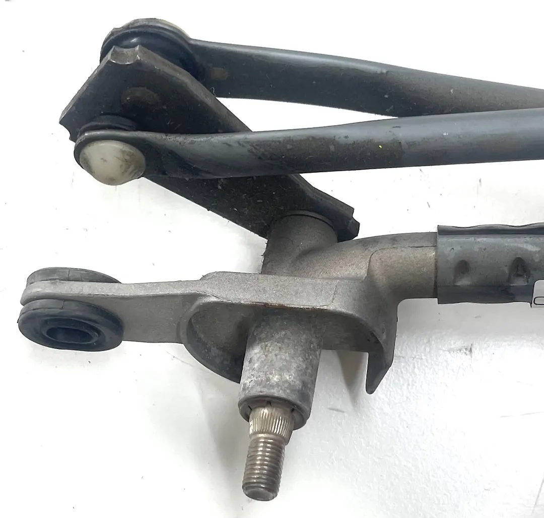 Windshield wiper motor - 2021 Cadillac CT4 Premium Luxury