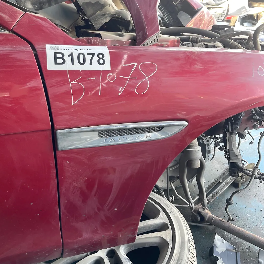 Fender (LHF) - 2017 Jaguar XE