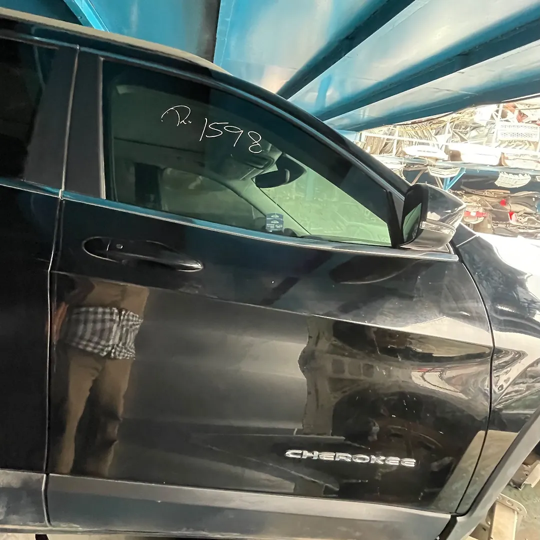 Door (RHF) - 2019 Jeep Cherokee