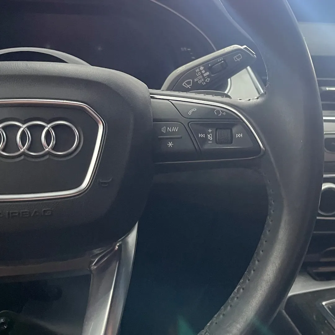 Steering wheel - 2019 Audi Q7