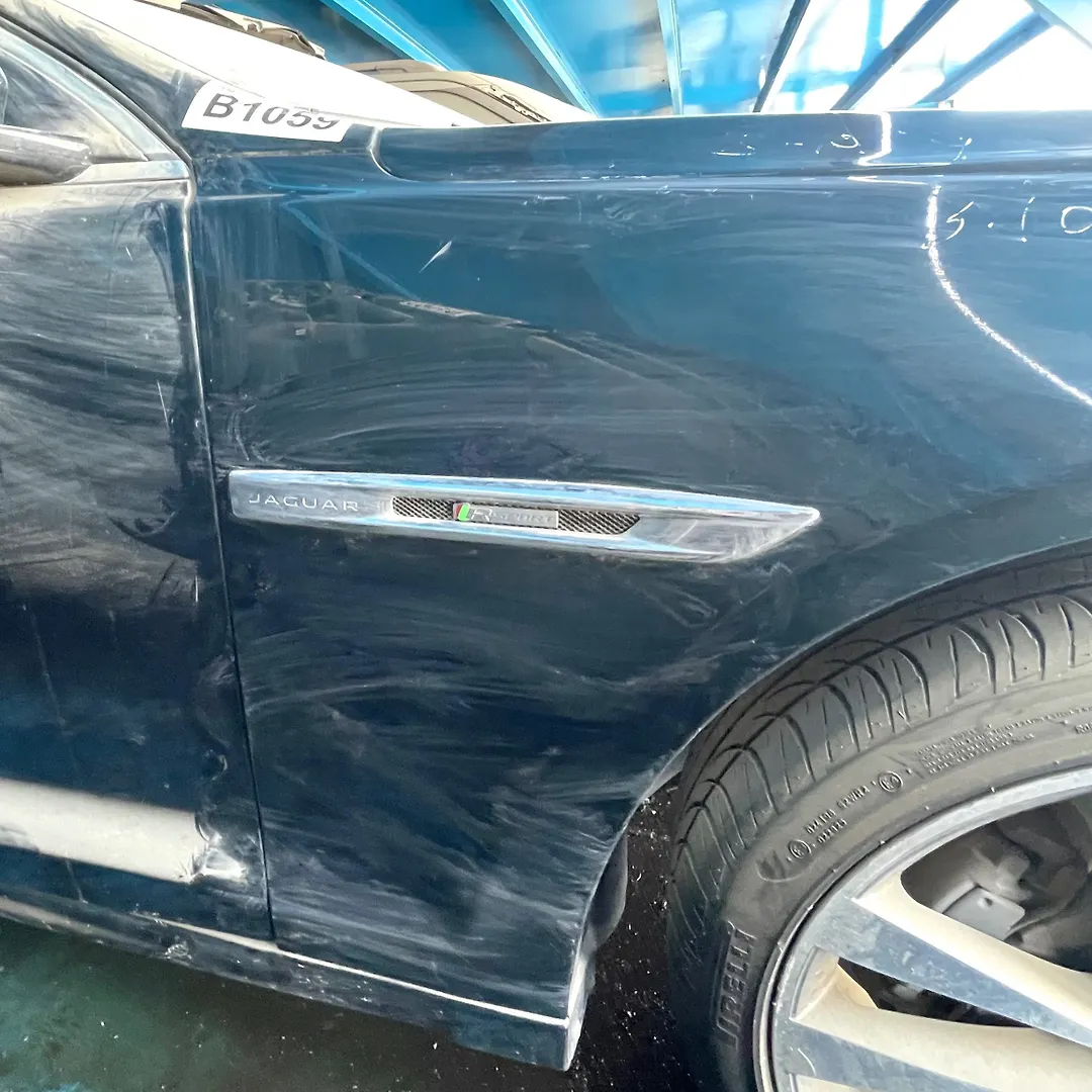Fender (RHF) - 2019 Jaguar XJ