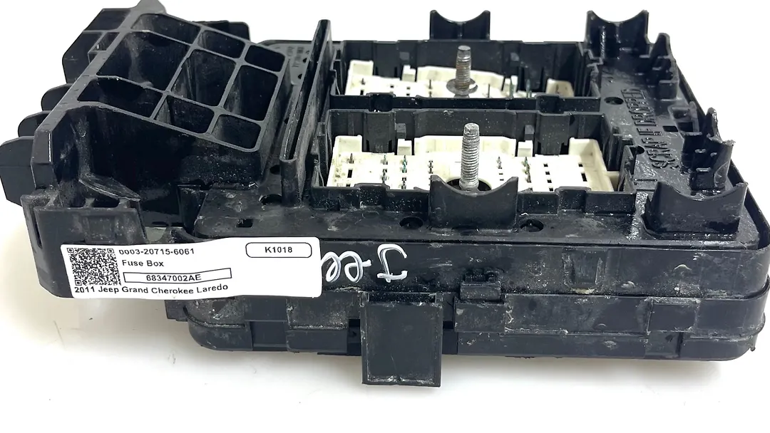 Fuse box - 2011 Jeep Grand Cherokee LAREDO