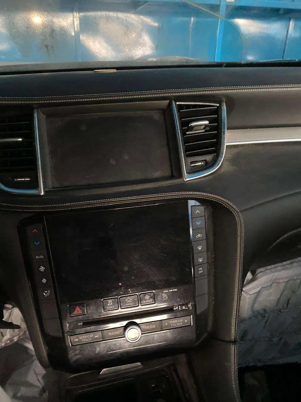 Info-gps-tv screen - 2019 Infiniti QX50